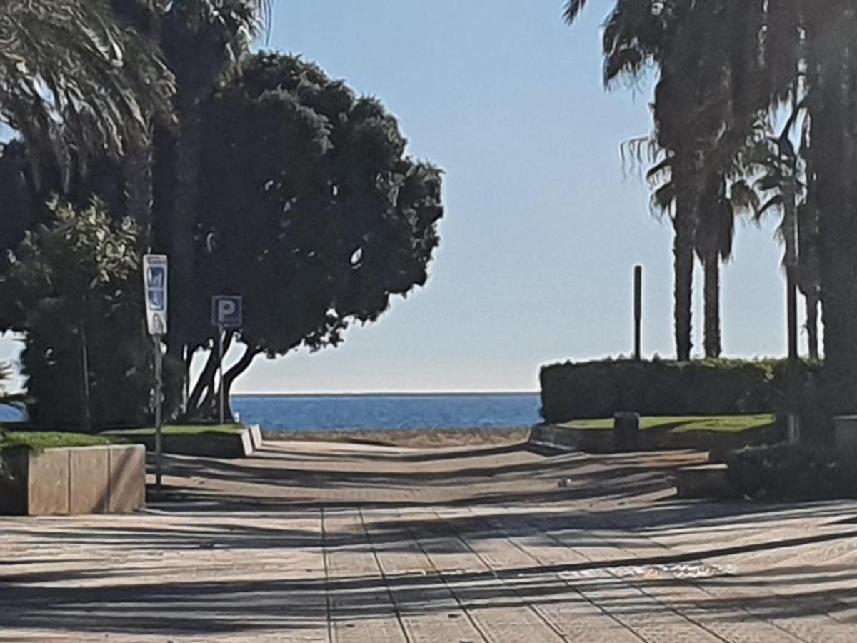 Apartamento SALOU,Carrer de París, playa centro. Piscina. *